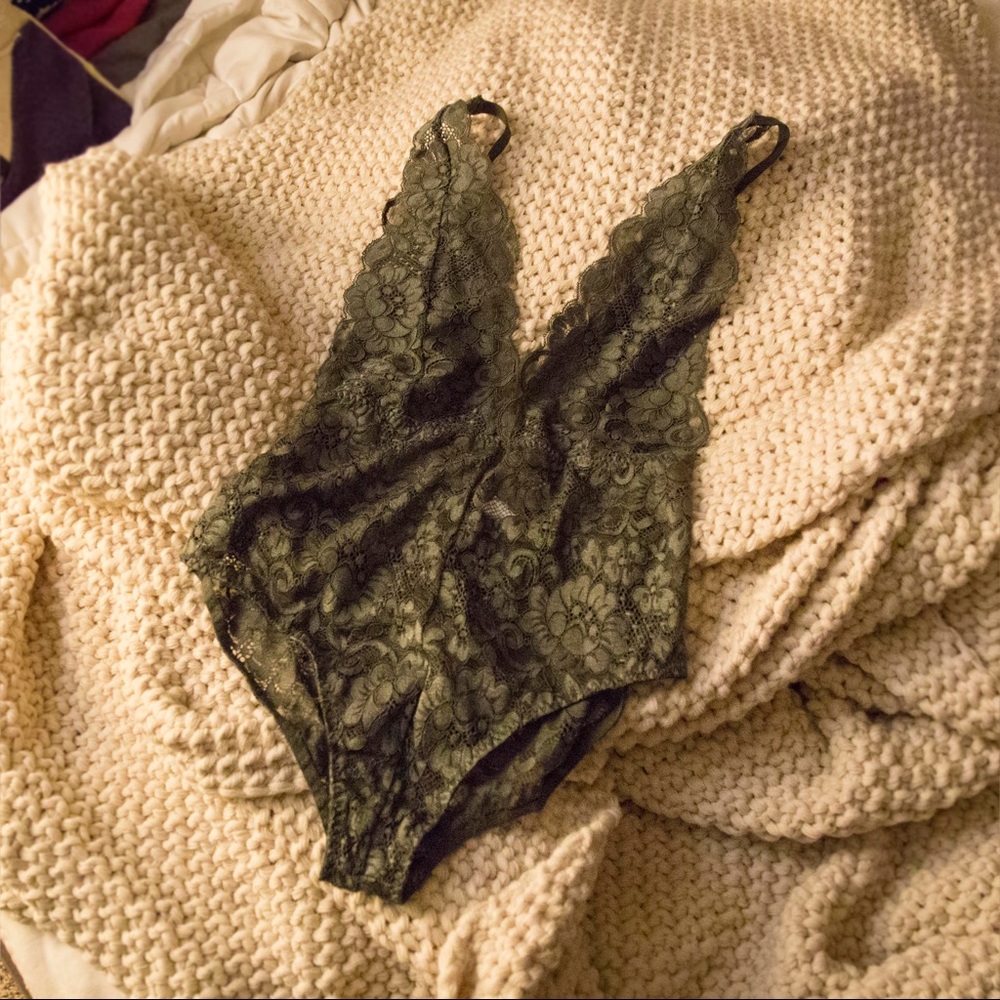 NWT - Comin’ In HAHt Lace Bodysuit